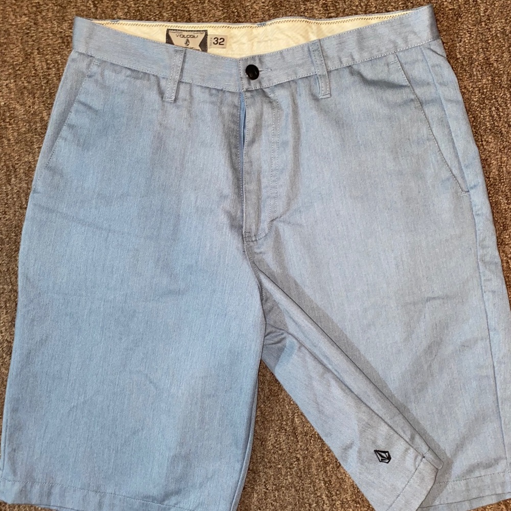 Volcom shorts - Picture 2 of 4